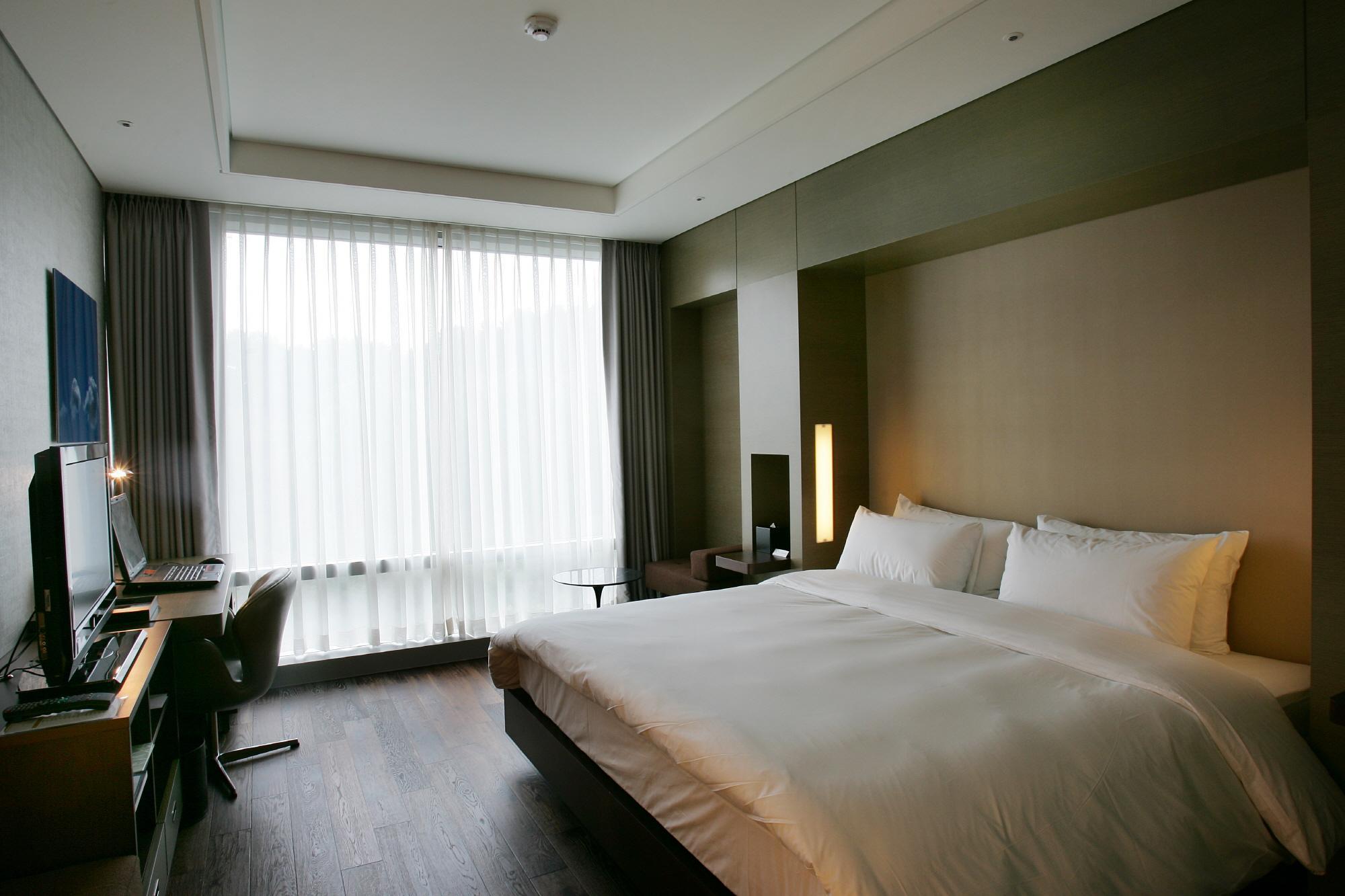 Grand Mercure Ambassador Чханвон Екстер'єр фото